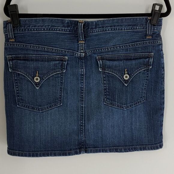 Gap denim mini skirt, size 10. 5 pockets. Wear any place skirt. Mini fun - Picture 4 of 8